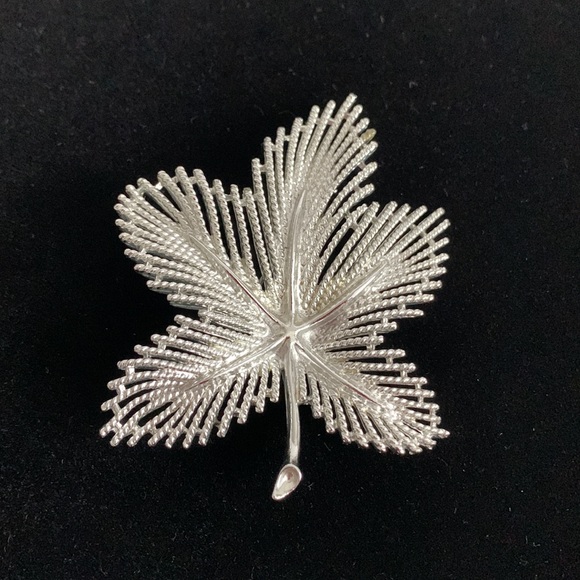 Sarah Coventry Jewelry - Sarah Coventry Maple Leaf Brooch Pin Textured Silver Tone 2 7/8” Nice Weight